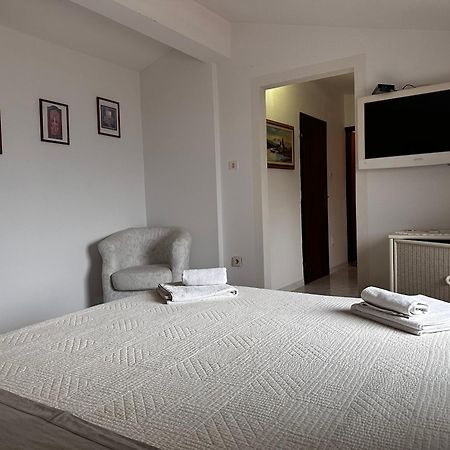 Apartments Vesna Funtana Bagian luar foto