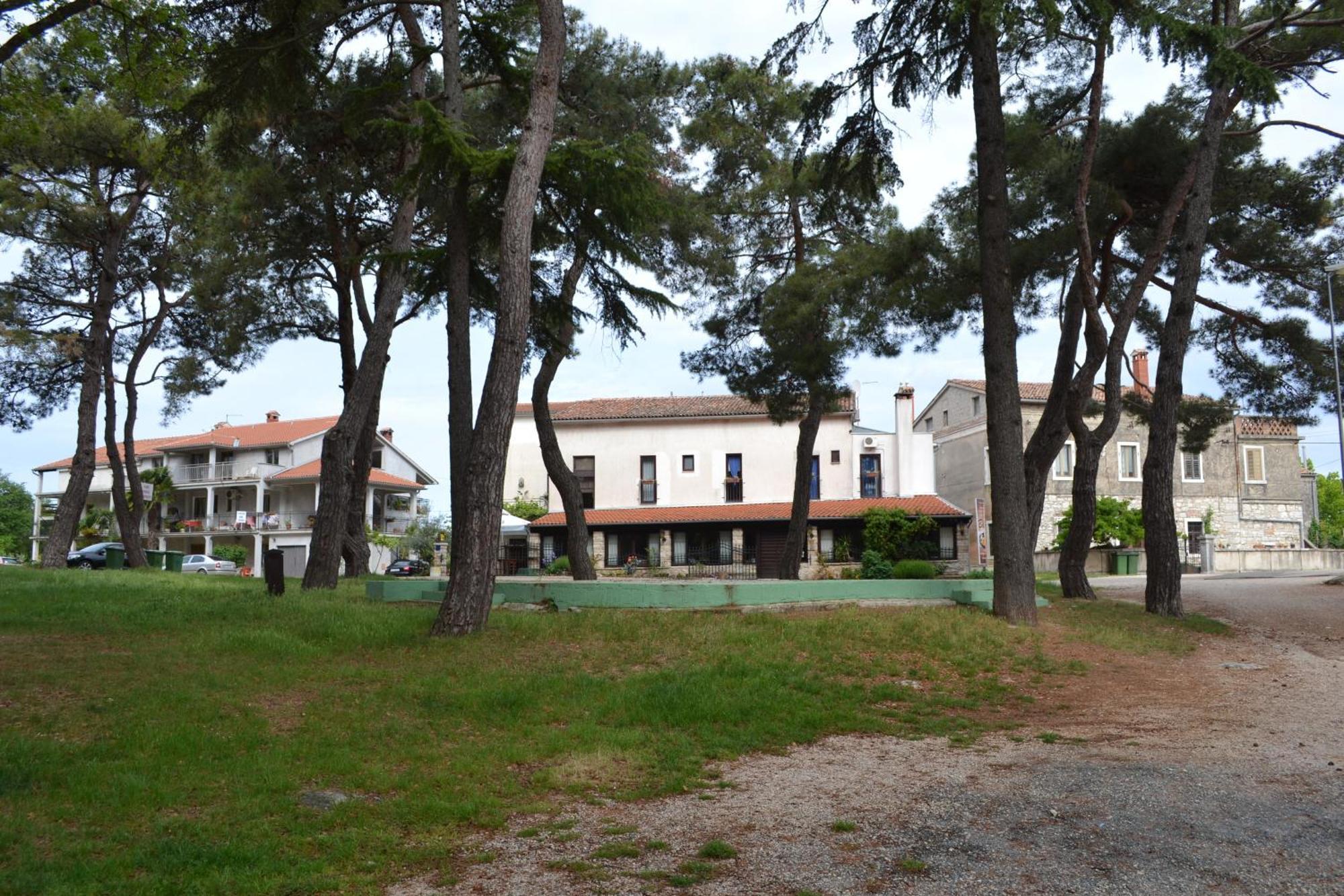 Apartments Vesna Funtana Bagian luar foto