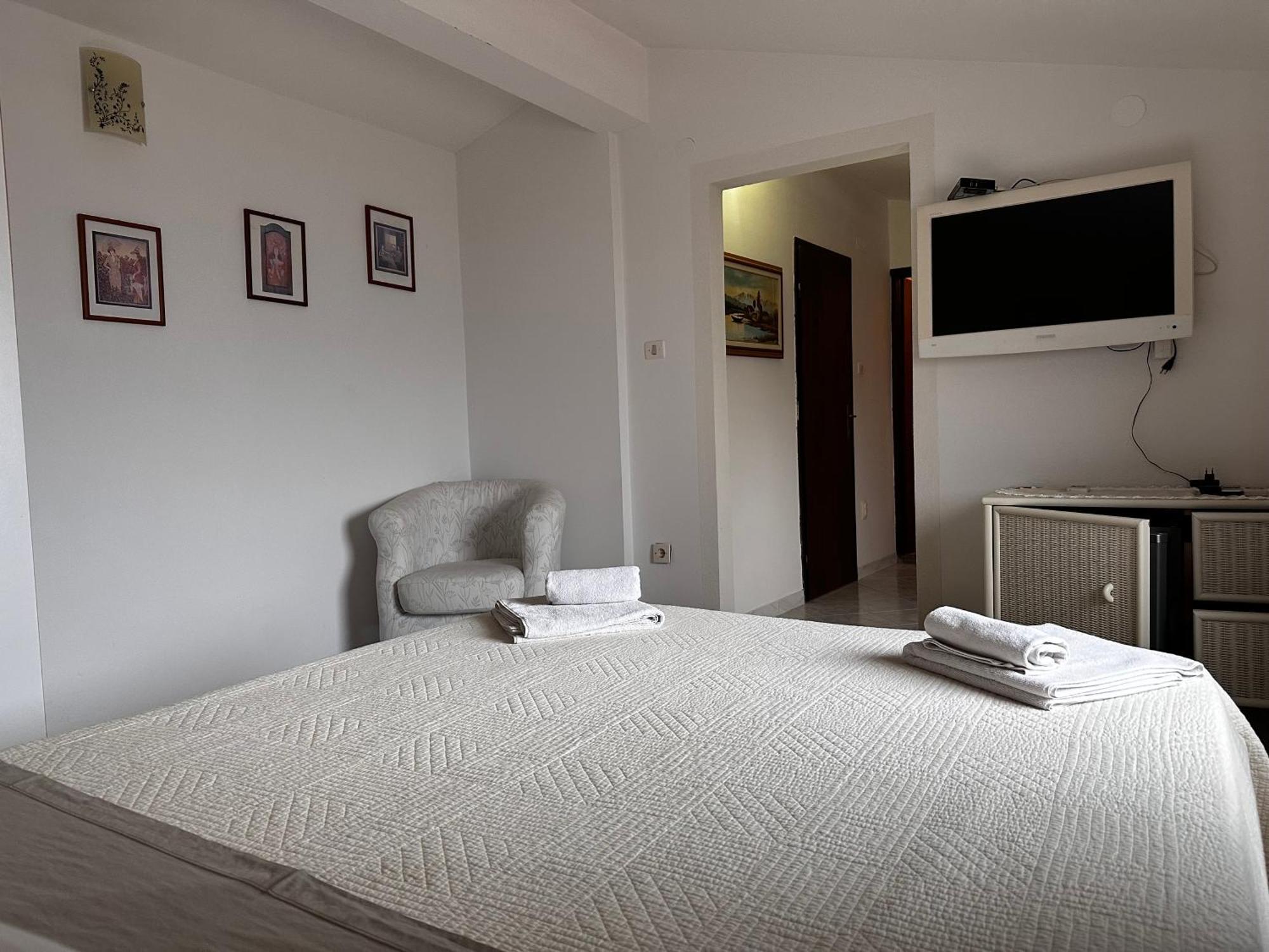 Apartments Vesna Funtana Bagian luar foto