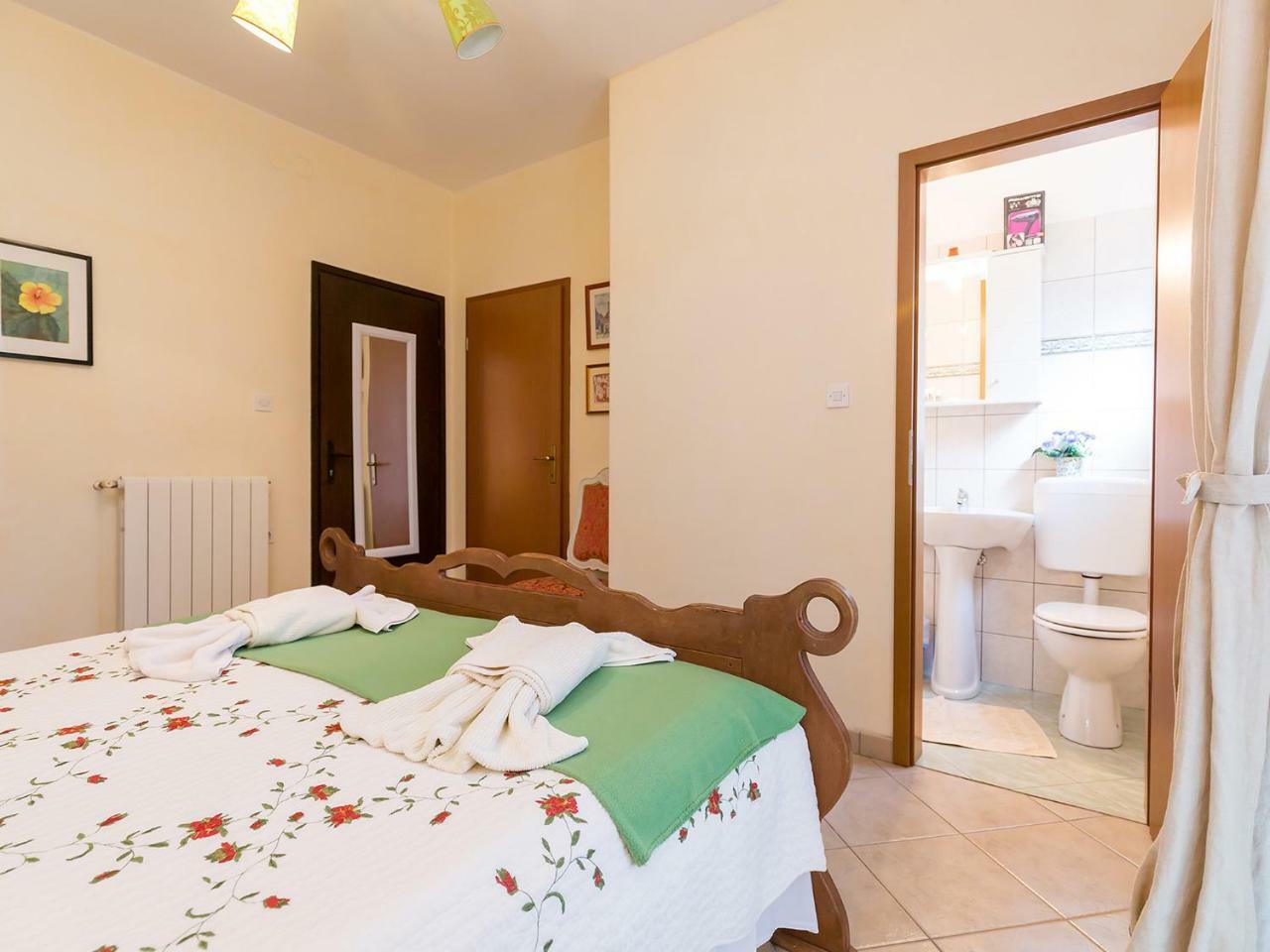 Apartments Vesna Funtana Bagian luar foto
