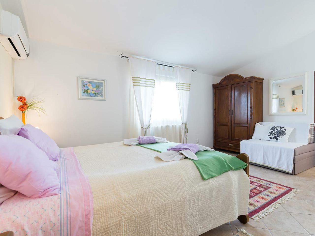 Apartments Vesna Funtana Bagian luar foto
